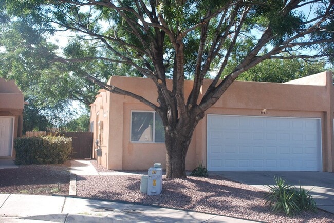 Building Photo - 643 Reeves Pl SW