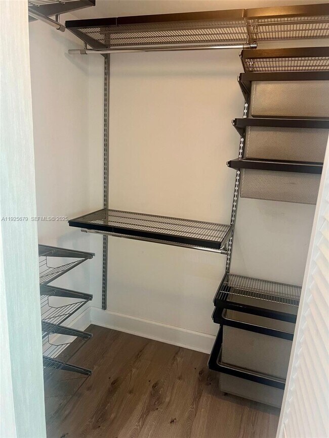 Building Photo - 2101 Brickell Ave