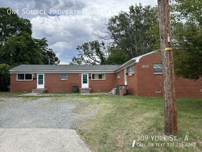 Building Photo - 309 York St
