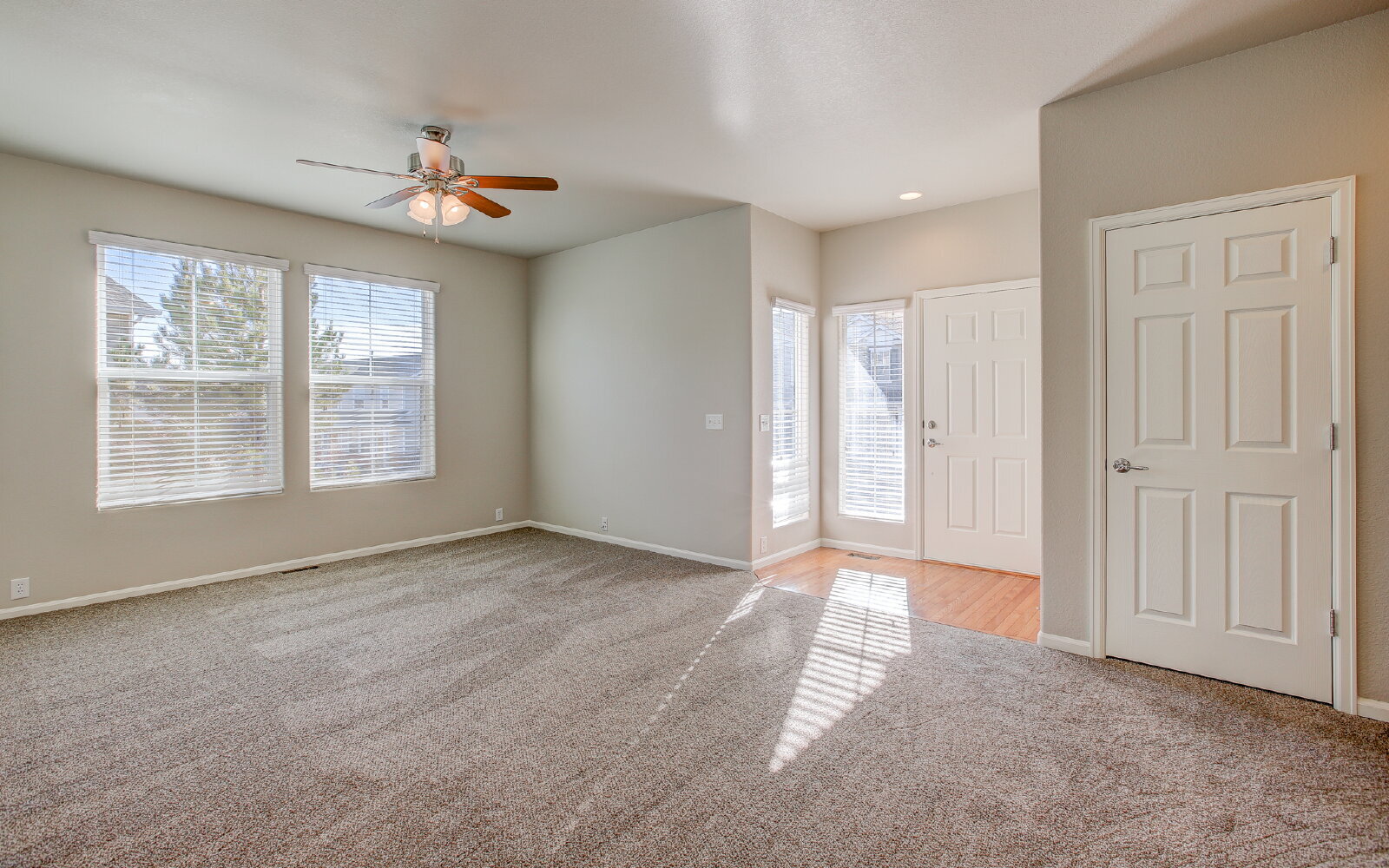 Building Photo - Granite Kitchen, Central AC, Oversized Gar...