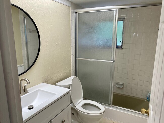 Building Photo - SE Cape Coral Single Family Pool Home