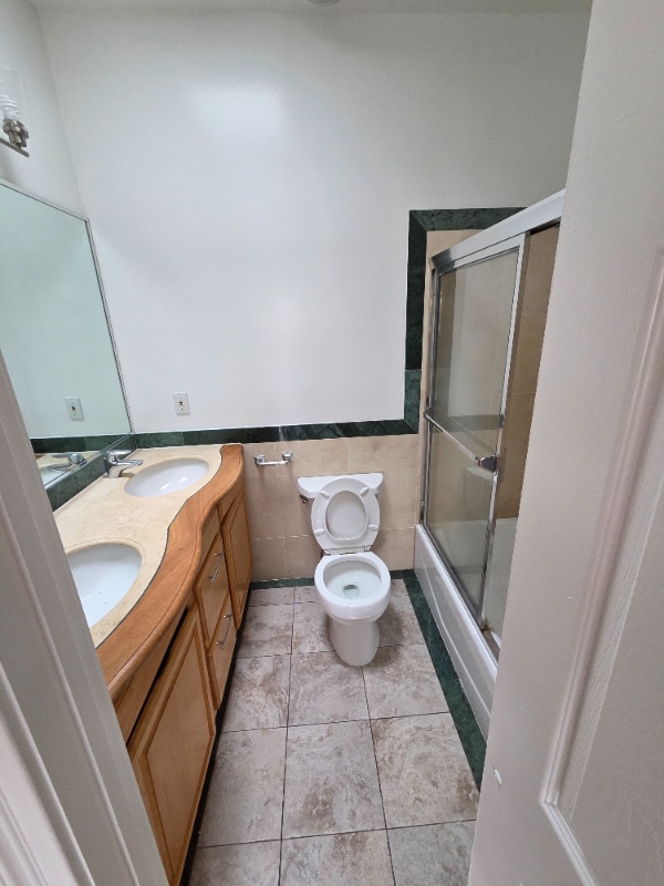 Building Photo - 163 Rae Ave