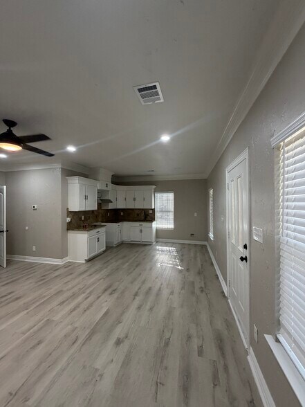 Building Photo - 5617 Carver Dr