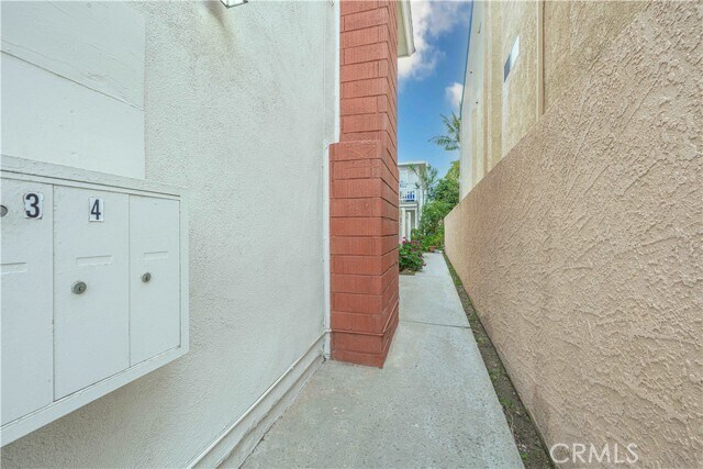 Building Photo - 222 20th St