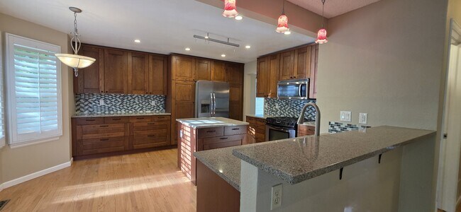 Building Photo - 572 W Jamison Pl