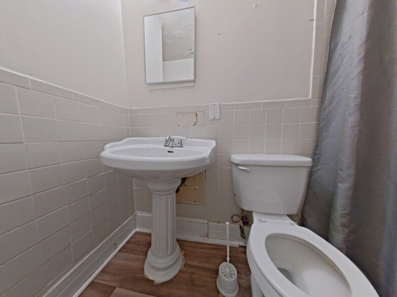 Building Photo - 822 Holt Ave