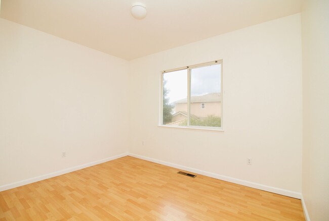 Building Photo - West Davis 4 Bedroom 2.5 Bathroom Home Rig...