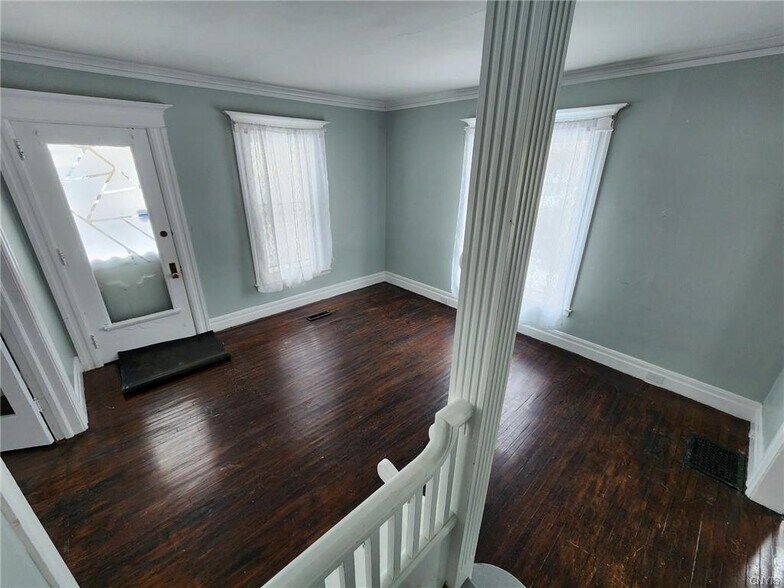 Building Photo - 218 S Pleasant St