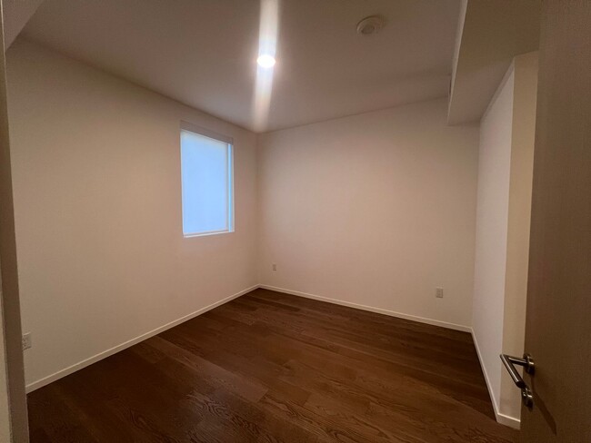 Building Photo - Epic REA - Newly Modern  2BR + 2BA in the ...