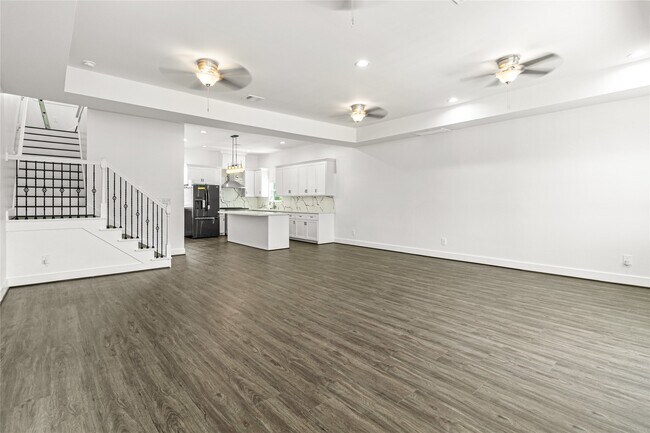 Building Photo - 2204 Hoskins Dr