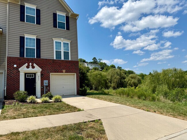 Primary Photo - 2177 Whispering Hollow Ln