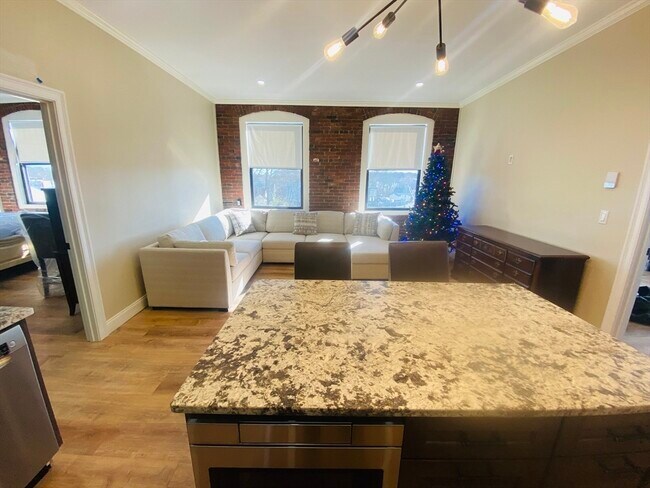 Building Photo - 80 Foster St