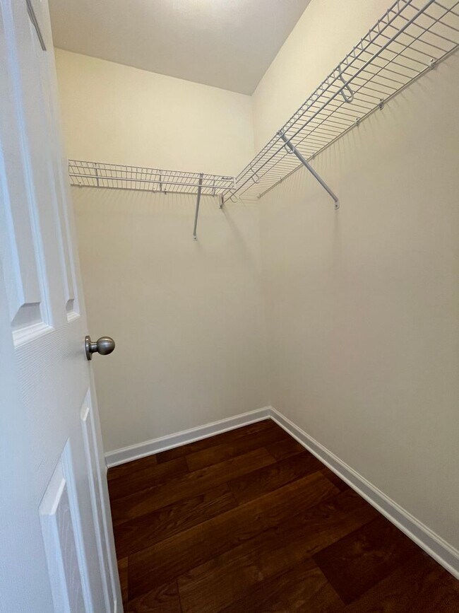 Building Photo - Don't miss this cute 3BR/2BA home in St. John's Ridge w/ attached garage!