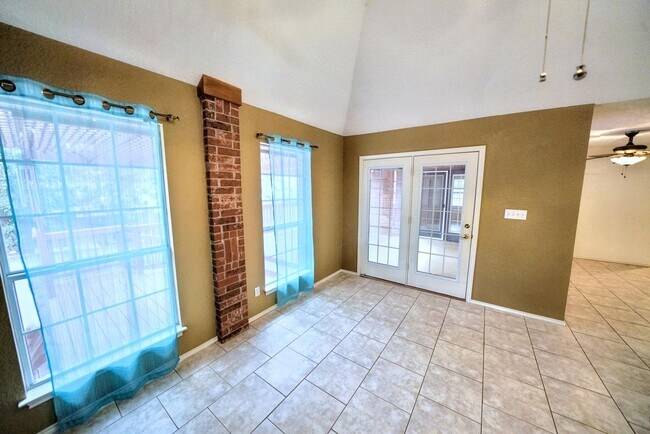 Building Photo - Executive Home in Greenshire with Luxurious Updates and Spacious Outdoor Living - Agent Commissio...
