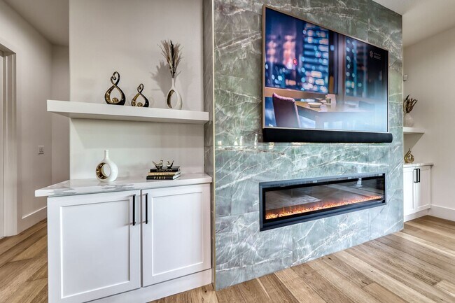 Building Photo - Stunning Green Valley, Guard Gated Community, Pool Home!