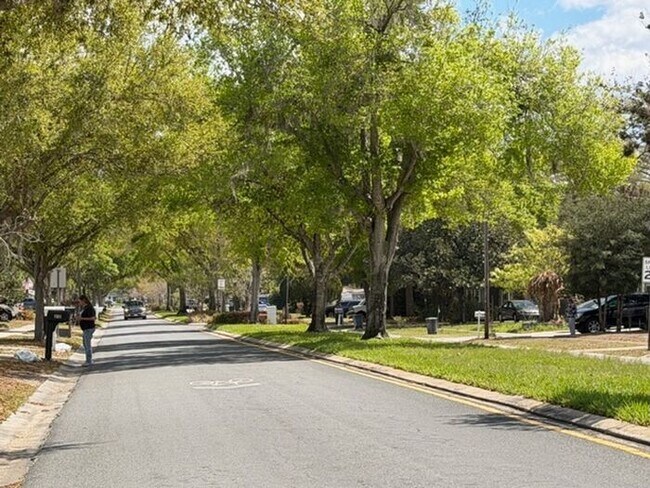 Building Photo - Easy Living with this 3 Bedroom Home on oversized fenced lot.