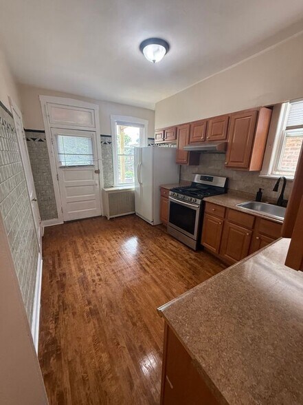 Building Photo - 5007 N Mozart St