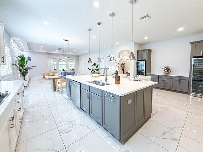 Building Photo - 13125 Casabella Dr