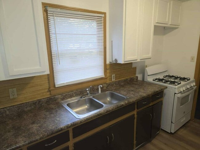 Building Photo - 2 N Richard Dr