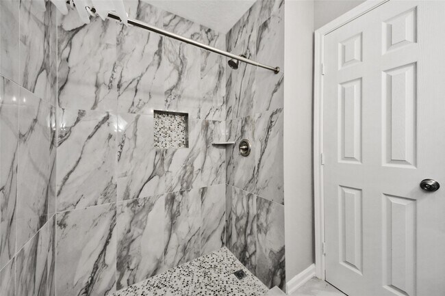 Building Photo - 15834 Fern Basin Dr