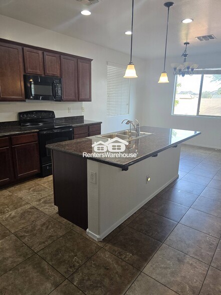 Building Photo - 5545 W Buckskin Trail