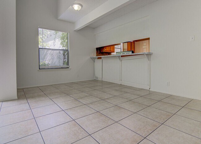 Building Photo - 3558-3560 Ranch Road 2222