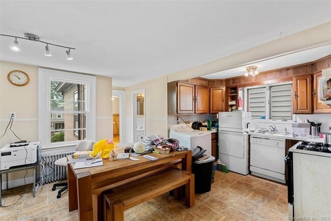 Building Photo - 300 Humphrey St