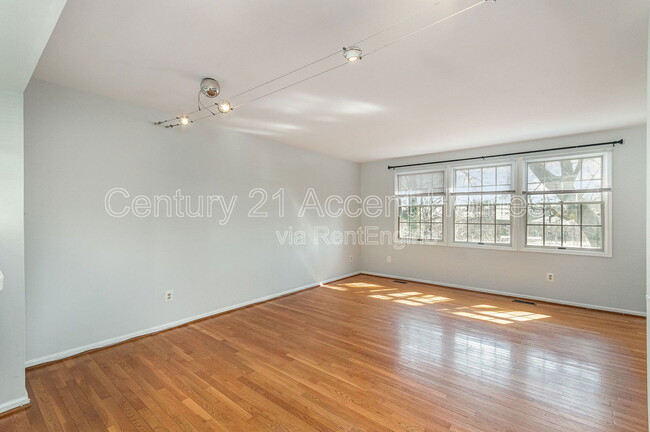 Building Photo - 5028 9th St S