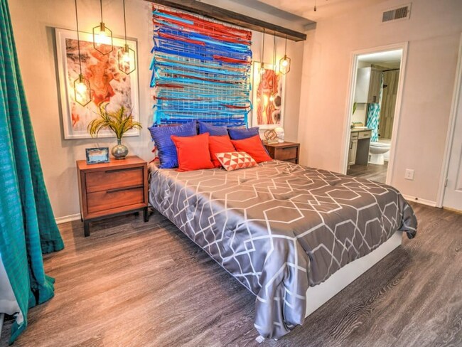 Building Photo - 1221 S Congress Ave