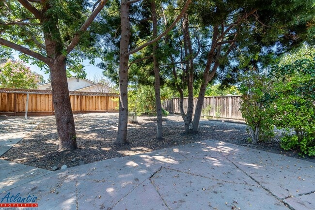Building Photo - Stylish Home | Remodeled | Desirable Location