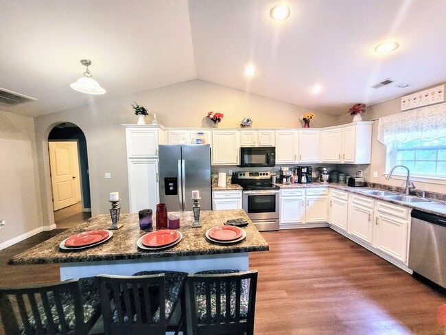 Building Photo - 1 story home with a fence