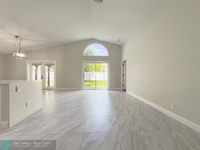 Building Photo - 12204 Sunset Point Cir