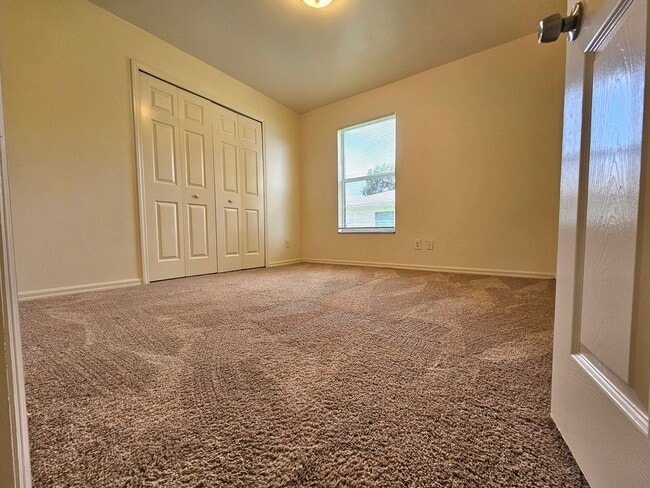 Building Photo - 2 Bedroom + Den Duplex