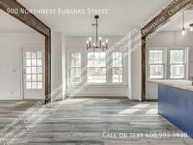 Building Photo - 900 NW Eubanks St