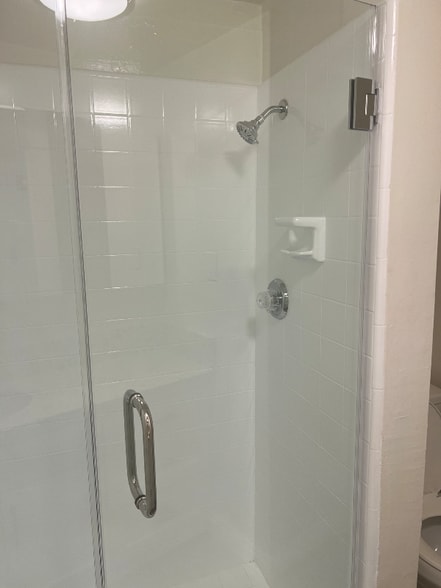 Building Photo - 4015 Crest Dr