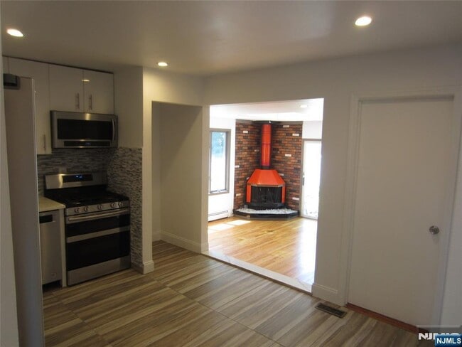 Building Photo - 423 Leonhardt Dr