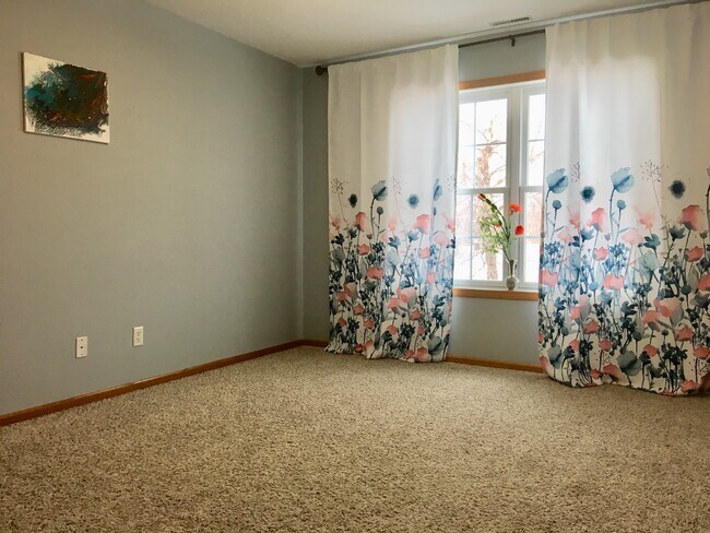 Building Photo - 5306 Meadowlark Ln