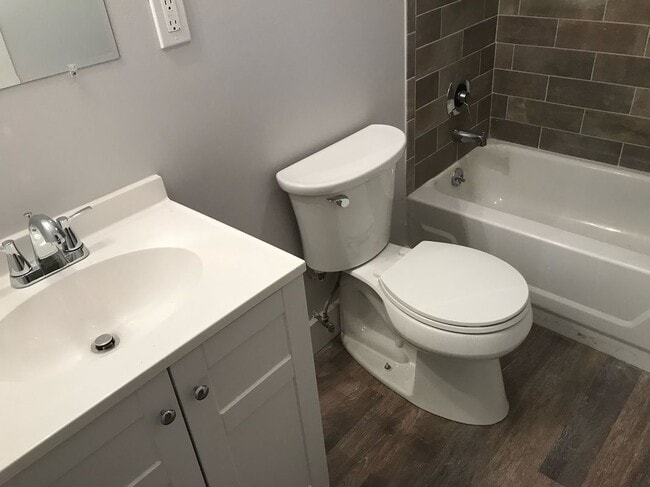 Building Photo - 14 May St