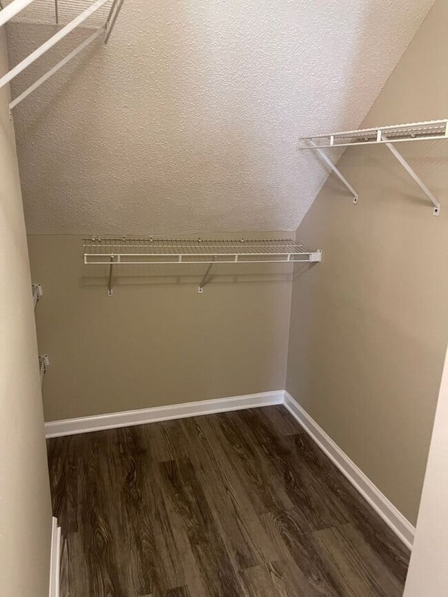 Building Photo - Charming 2-Bed, 2-Bath Townhouse in NW Kno...