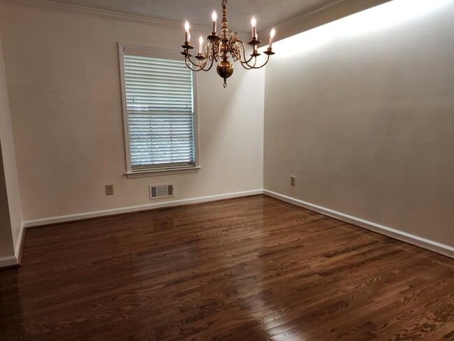 Building Photo - 1181 Lake Shore Cir