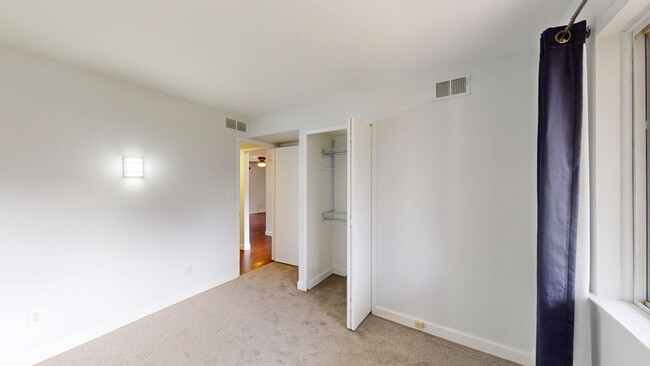 Building Photo - 42580 Plymouth Hollow Dr
