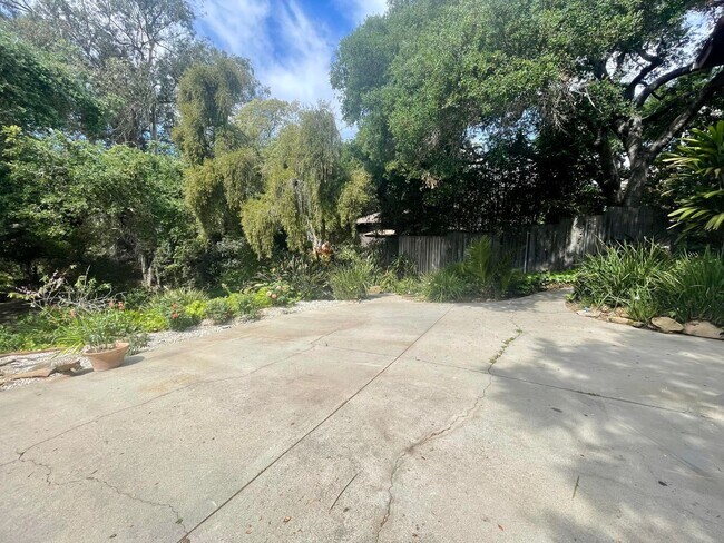 Building Photo - Upper East/Mission Area 3 Bedroom Home - Available Mid-August