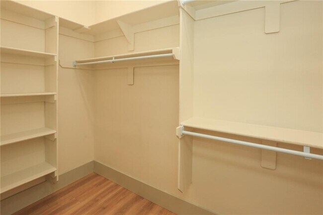 Building Photo - 655 N Genevieve Ave