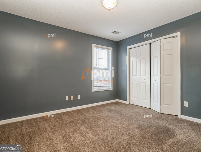 Building Photo - 1311 Vine Cir