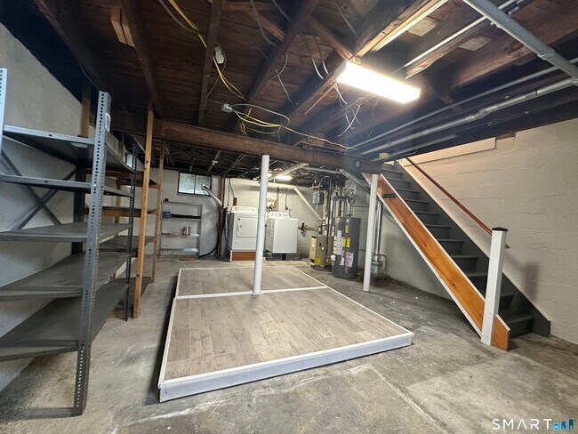 Building Photo - 424 Rockwell Ave