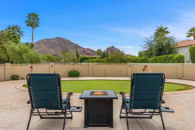 Building Photo - 5901 E Cactus Wren Rd