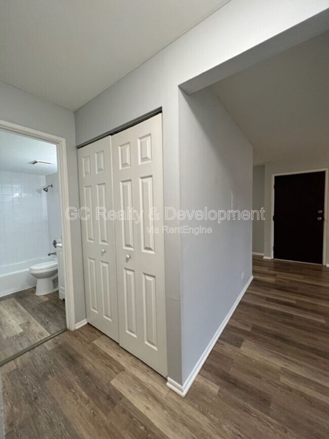 Building Photo - 316 N Warwick Ave