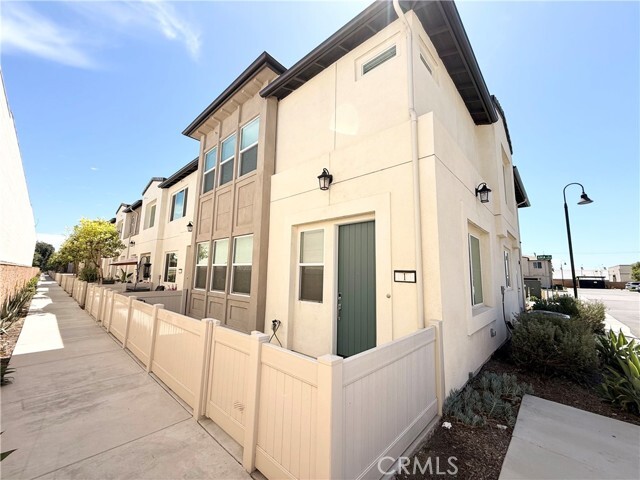 Building Photo - 1 Aria St