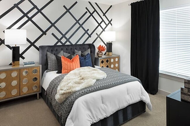 Building Photo - 1419 Montrose-ID711.2