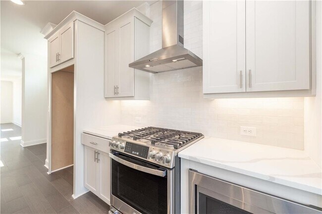 Building Photo - 530 Healy Dr